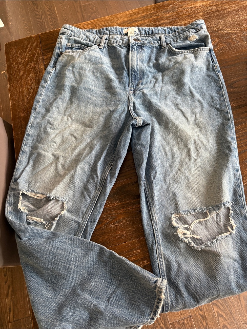 H&M Light Blue Relaxed Distressed women’s high waisted  Jeans